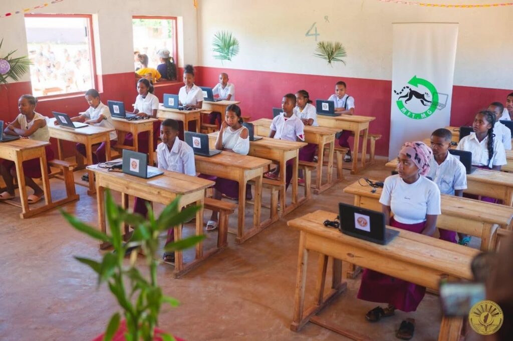 🤍 MFT et la Présidence de la Refondation soutiennent Akany Famonjena par le numérique
