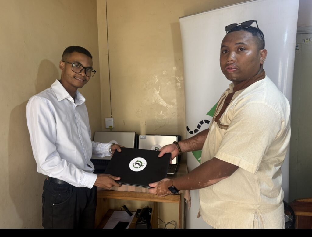🌍 MFT renforce son engagement social avec un don de 4 ordinateurs portables à l’Association Fanirintsoa